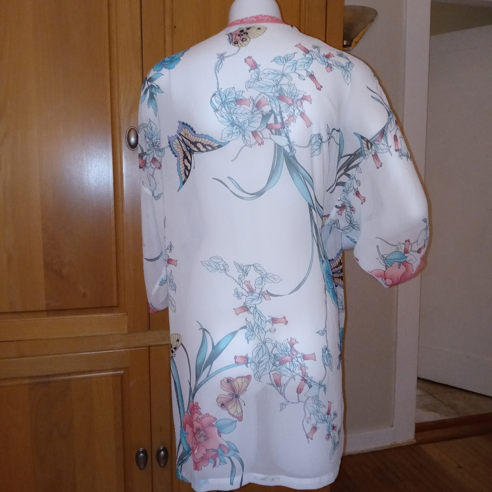 NWOT In Bloom Nature Robe with tie - Picture 3 of 9